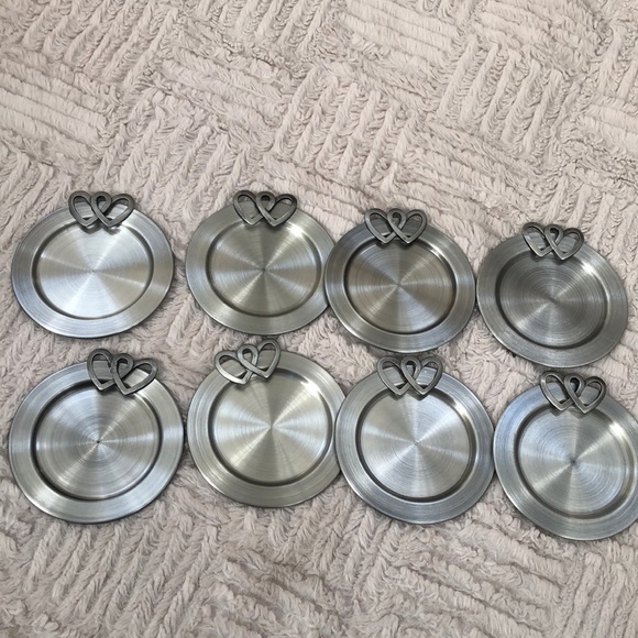Set of 8 round metal coasters with double heart accent detail - New- never used - Picture 2 of 12